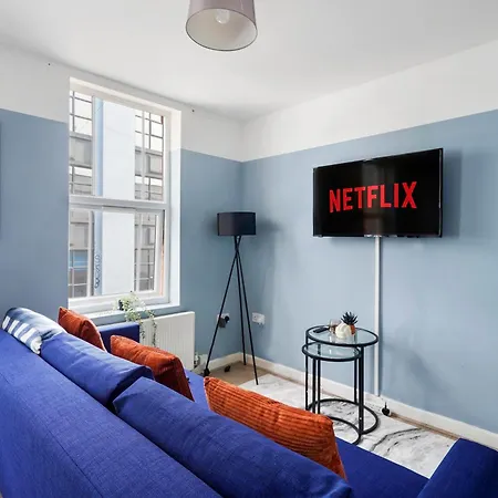 Stylish Sleek Abode - Sleeps 6 아파트