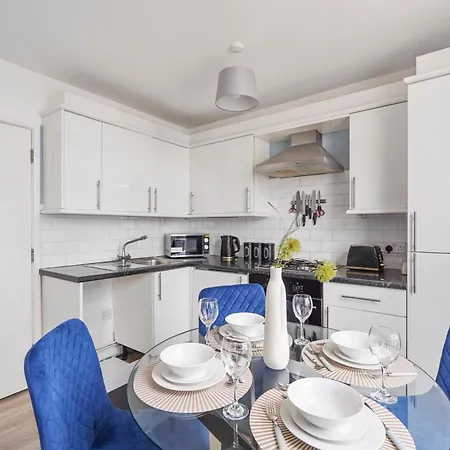 Stylish Sleek Abode - Sleeps 6