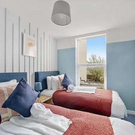 Stylish Sleek Abode - Sleeps 6