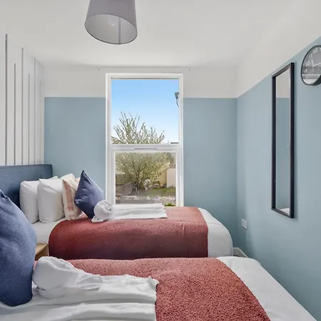 Stylish Sleek Abode - Sleeps 6 Apartman